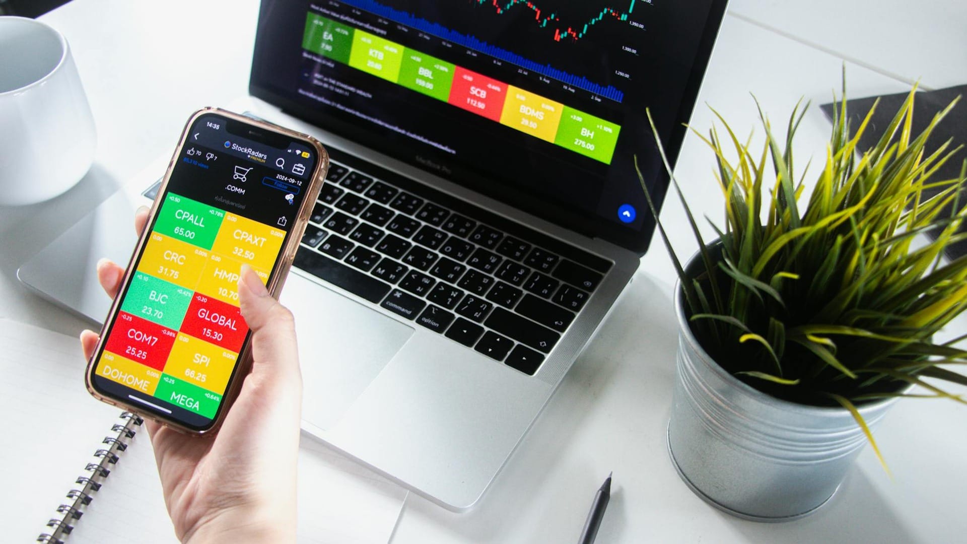 European shares slip as trade uncertainty, AI-disruption fears weigh